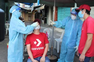 Quận 3 TPHCM hướng dẫn người dân tự test nhanh COVID-19