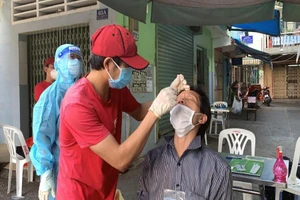 Phó Giám đốc Sở Y tế TPHCM thông tin về việc xét nghiệm 'quét' F0