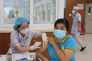 Hội doanh nhân trẻ Việt Nam tiếp tục vận động ATM nhân lực tiêm vaccine 