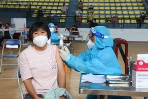 Sở Y tế TP.HCM đề xuất cấp thẻ xanh COVID cho người tiêm ít nhất 1 mũi vaccine 