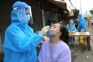 TP.HCM có 150.000 ca test nhanh dương tính COVID-19 chưa được cấp mã số 