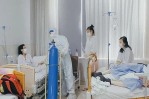 Cơ sở tư nhân điều trị COVID-19 ở TPHCM được thu phí ra sao? 