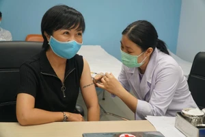 TPHCM sẽ tiêm nhắc vaccine cho toàn dân trước Tết 