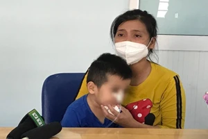 Bé trai 3 tuổi suýt chết vì mảnh xương cá sắc lẹm đâm vào vị trí hiểm 