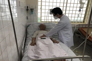 Cụ ông 93 tuổi bị cơn đau hành hạ tăng dần vì mắc căn bệnh này