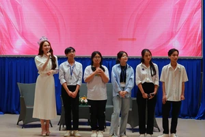 Hoa hậu Mai Phương 'mách' bí quyết giúp sinh viên định vị bản thân