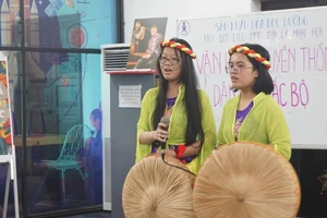 Học sinh thích thú với dự án tích hợp liên môn địa lý và nhạc họa