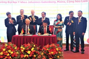 Đại học Y khoa Phạm Ngọc Thạch ký kết đào tạo bác sĩ y khoa trình độ Châu Âu