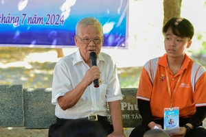 Sinh viên hưởng ứng chiến dịch tình nguyện hè bằng hoạt động tri ân người có công