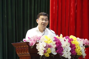 Ông Dương Ngọc Hải trả lời cử tri về việc đăng ký chữ ký số