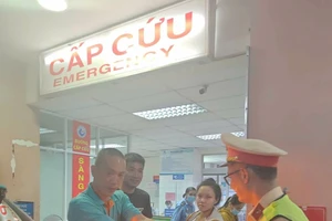 CSGT dùng xe chuyên dụng hỗ trợ sản phụ đến bệnh viện 