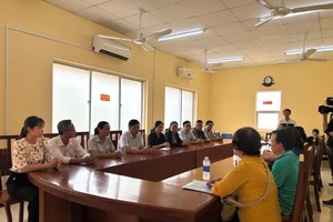 Lãnh đạo quận Bình Thạnh thăm hỏi tiểu thương sau vụ cháy chợ Thanh Đa