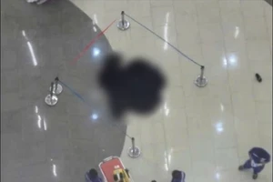 1 thiếu niên tử vong nghi rơi lầu ở Vạn Hạnh Mall quận 10