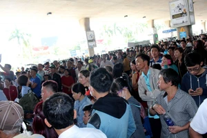 Sân bay Tân Sơn Nhất đón hơn 100.000 lượt khách/ ngày