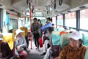 Ga Sài Gòn bắt đầu đón khách sau sự cố sập cầu Ghềnh