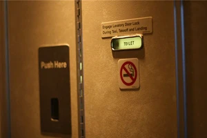 Hút thuốc trên máy bay, hành khách Hàn Quốc bị phạt 4 triệu đồng 