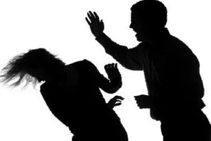 Nghi án hướng dẫn viên Trung Quốc 'dỏm' đánh vợ