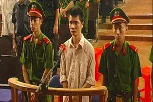 Lĩnh án 12 năm tù vì bực chuyện cũ cầm dao chém người