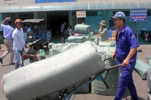 104 tấn hàng cứu trợ bão lũ được đường sắt vận chuyển