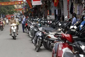 Siết chặt quản lý, sử dụng lòng lề đường, vỉa hè