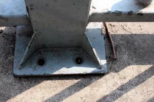 Dựa lan can Nhiêu Lộc, coi chừng... lọt xuống kênh!