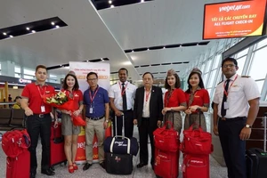 Hành khách bất ngờ nhận quà khi bay Hà Nội - Siem Reap