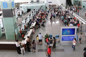 Đi máy bay,hành khách 'dím' tài sản người khác đánh rơi