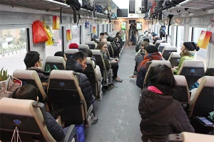 Đường sắt thêm tàu và giảm giá cho học sinh thi đại học