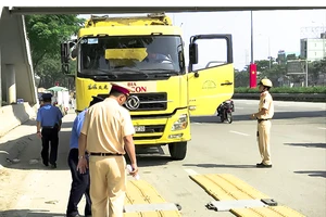 Qua trạm thu phí An Sương - An Lạc sẽ bị cân xe