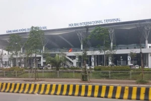 Cho máy bay đậu qua đêm trên đường lăn sân bay Nội Bài