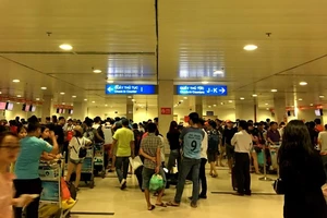 Tăng phí sân bay, khách sắp tốn thêm tiền