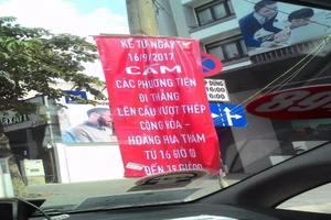 Cầu vượt Hoàng Hoa Thám lưu thông một chiều theo giờ