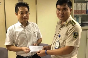 Lái xe chiếm đoạt tiền của hành khách người Nhật 