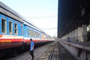 Đường sắt hủy nhiều chuyến tàu vì bão số 12 