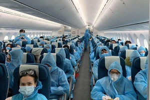 Các chuyến bay đưa công dân về Việt Nam trong giai đoạn dịch COVID-19 bùng phát. Ảnh: TTXVN