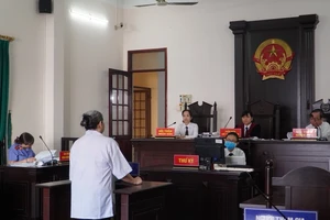 Vụ tạt acid nhân tình của chồng: Nữ tiến sĩ được thả tại tòa