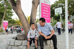 Bé Phi Long và chuyện lạ ở một ngôi trường ​