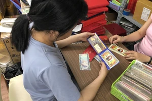 Nhiều loại tiền độc đáo ra chợ tết