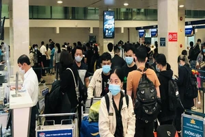 Gỡ tắc mặt đất và bầu trời ​cho sân bay Tân Sơn Nhất