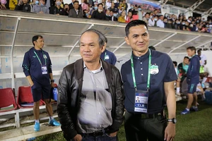 Bầu Đức phất cờ vô địch