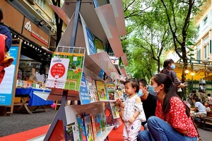 “Ăn cắp bản quyền sách là giết tác giả không gươm đao”