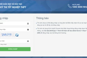 Học sinh tập dượt đăng ký nguyện vọng xét tuyển đại học