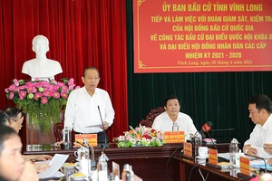 Phó Thủ tướng Thường trực Trương Hòa Bình làm việc tại Vĩnh Long. Ảnh: VGP