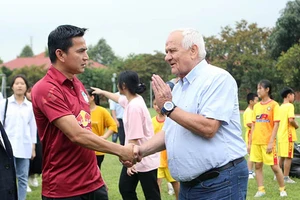 Xem nhà cựu vô địch châu Âu trổ tài