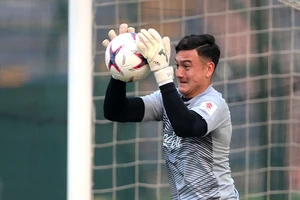Thầy Park giờ chót gọi lại thủ môn Văn Hoàng