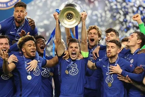 Ngả mũ trước Tuchel và tranh luận về đấu pháp của Pep