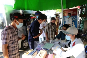 Khai gian làm lây COVID-19: Xử lý hình sự!