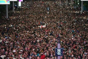 Cảnh báo COVID-19 bùng phát sau Euro và Copa America