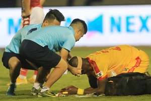 CLB thiệt hại lớn, VPF chỉ lo mất hợp đồng mùa sau