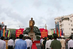 Dâng hương tưởng niệm 133 năm ngày sinh Chủ tịch Tôn Đức Thắng